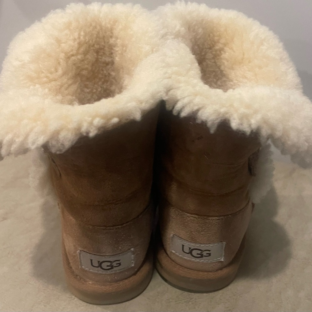 UGG Chestnut Shearling Lined Boots - Picture 6 of 7
